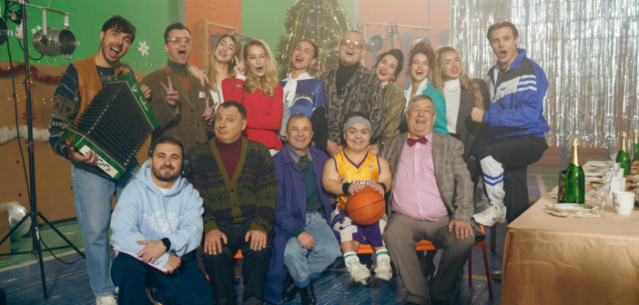 Ностальгія за шкільними коридорами та зіркові вчителі у головних ролях: THE OLEG зустрічає перший день зими прем’єрою з новорічним настроєм «Заплутались»