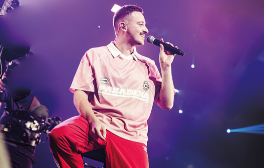 «МУЗИКУ Я РОБЛЮ В ПЕРШУ ЧЕРГУ ДЛЯ ЛЮДЕЙ»: ШУГАР