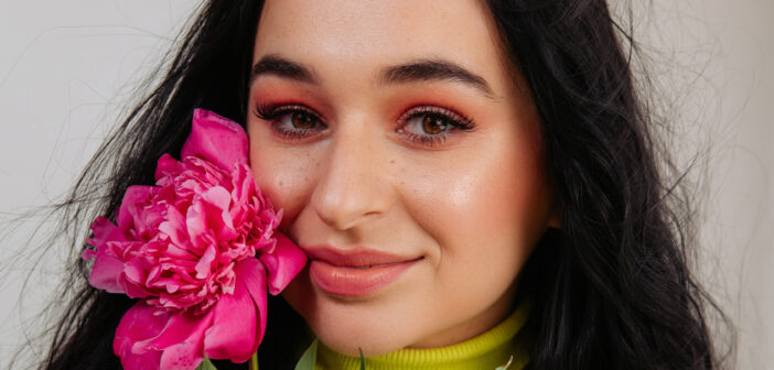 «Любов починається з гумору»: FIЇNKA розповіла Like про ставлення до 14 лютого та поділилася особливими спогадами