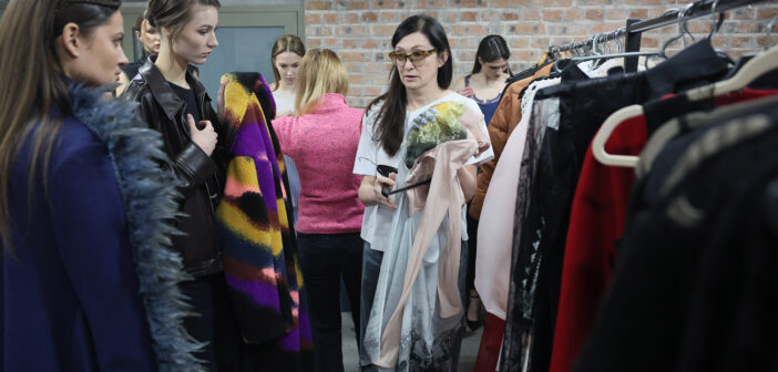 Любов і Воїни: Караванська представила у Львові перформенс-дефіле «Любов — це талісман»